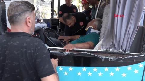 Konyaaltın da Kontrolsüz kavşakta kaza: 3 yaralı