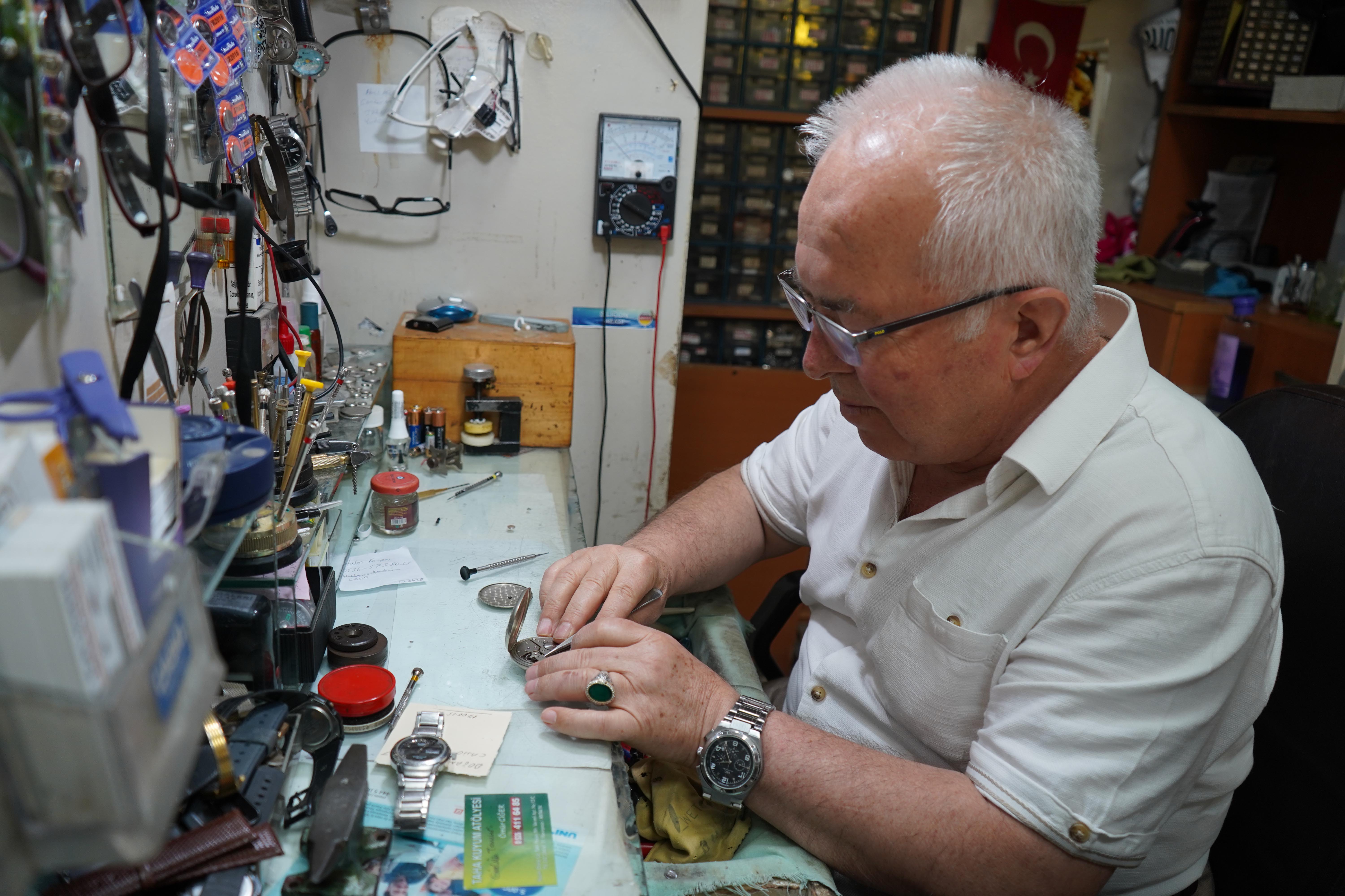 50 Yıllık Saat Ustası