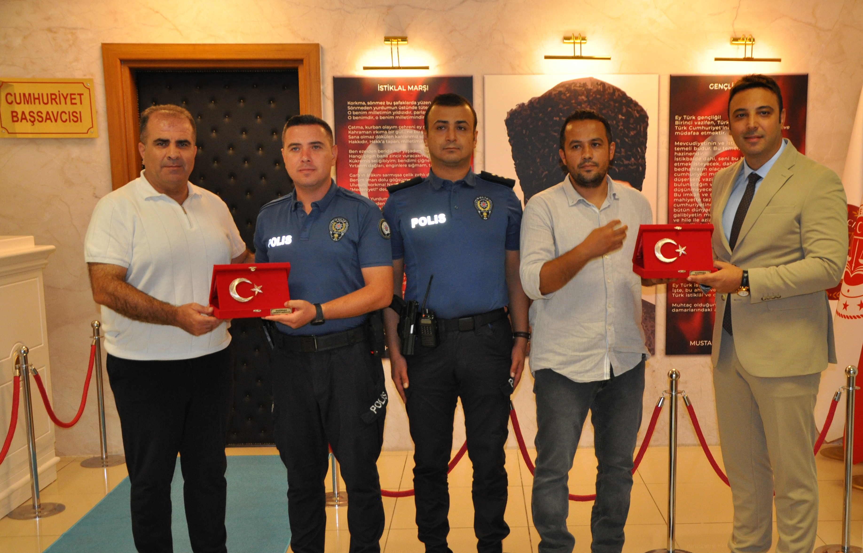 Başsavcı'dan Polislere Plaket