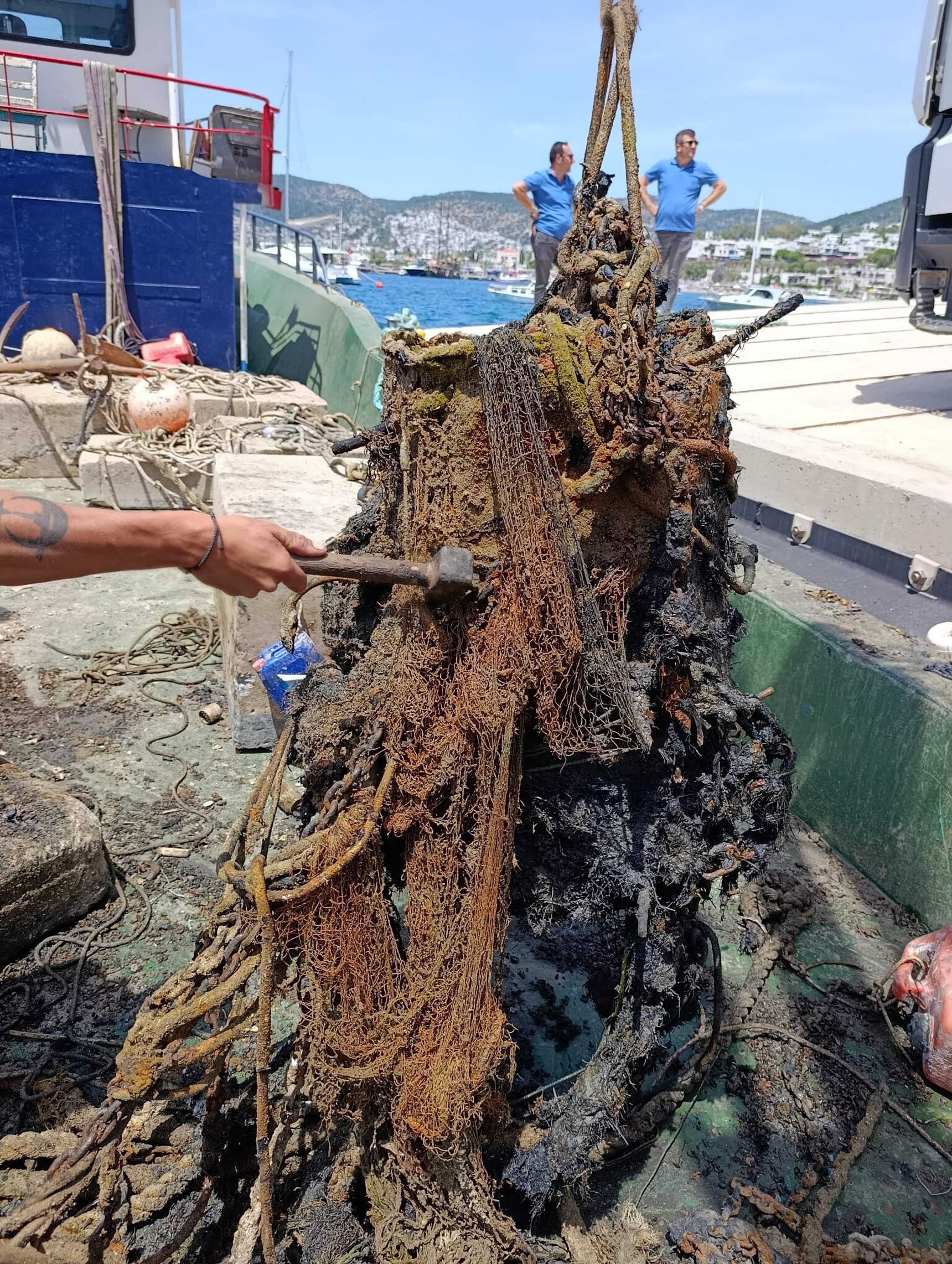 Bodrum'da denizden 30 ton katı atık çıktı