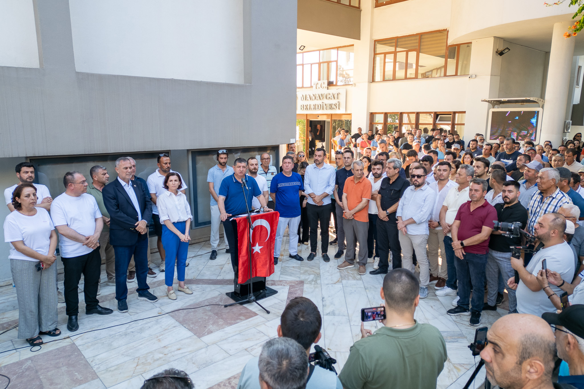  'Manavgat İradesine Sahip Çıkıyor' 