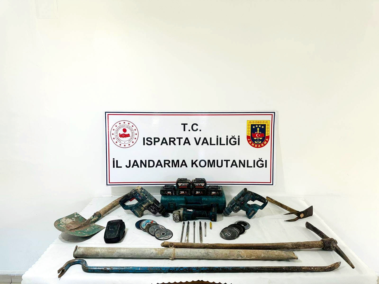 Define Ararken Yakalandılar
