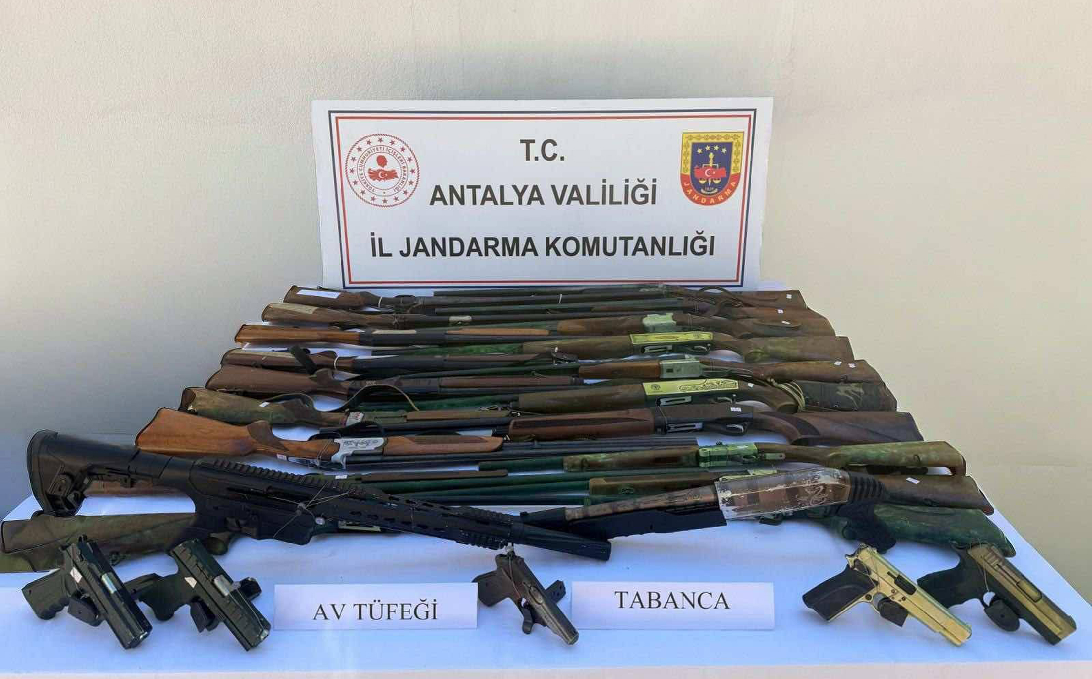Elmalı'da Ruhsatsız Silah Operasyonu