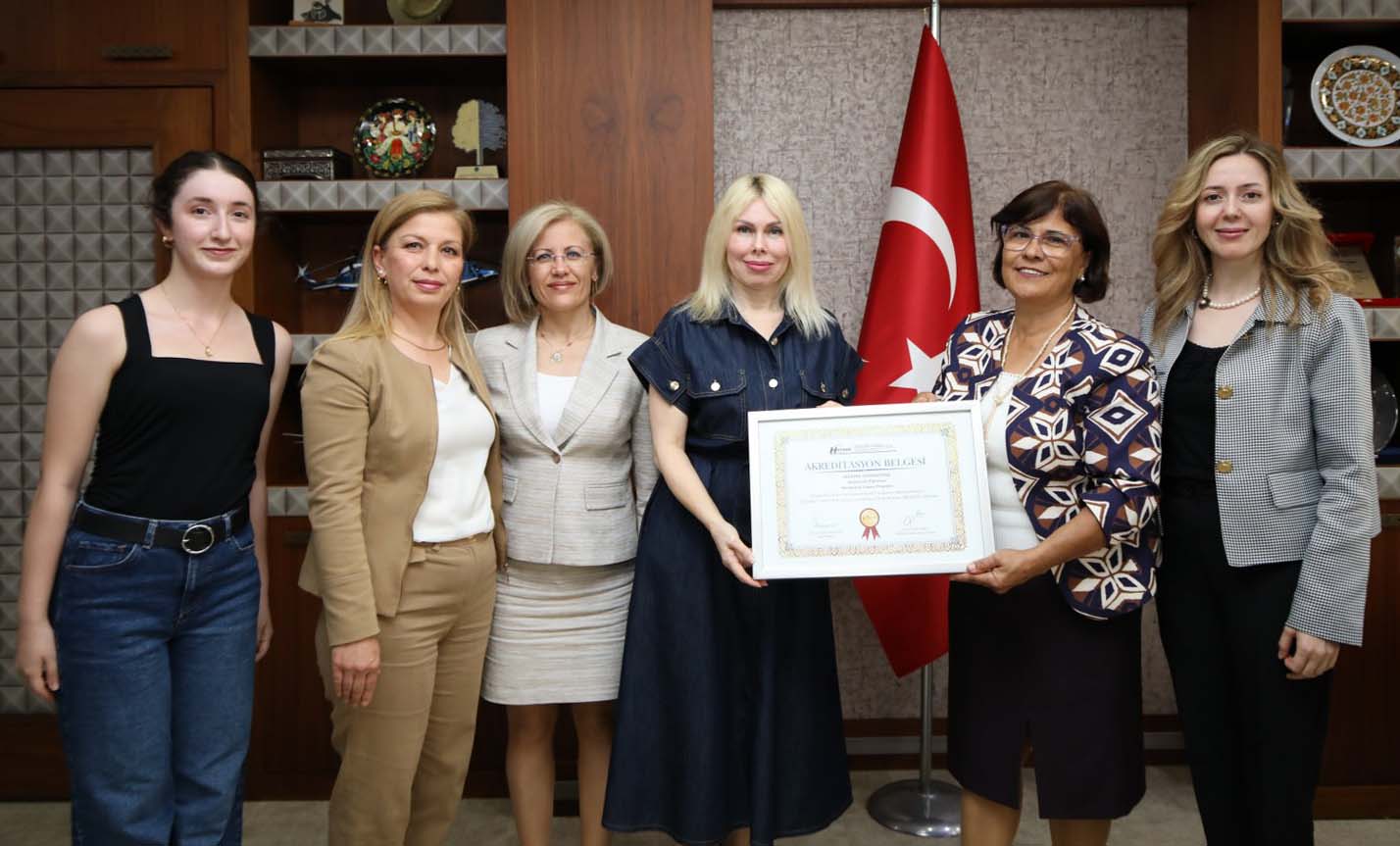 Hemşirelik Fakültesi'ne 5 yıllık akreditasyon