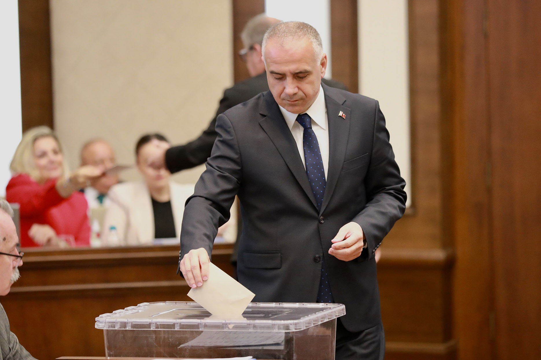 Yeni Vekil Ahmet Şahin