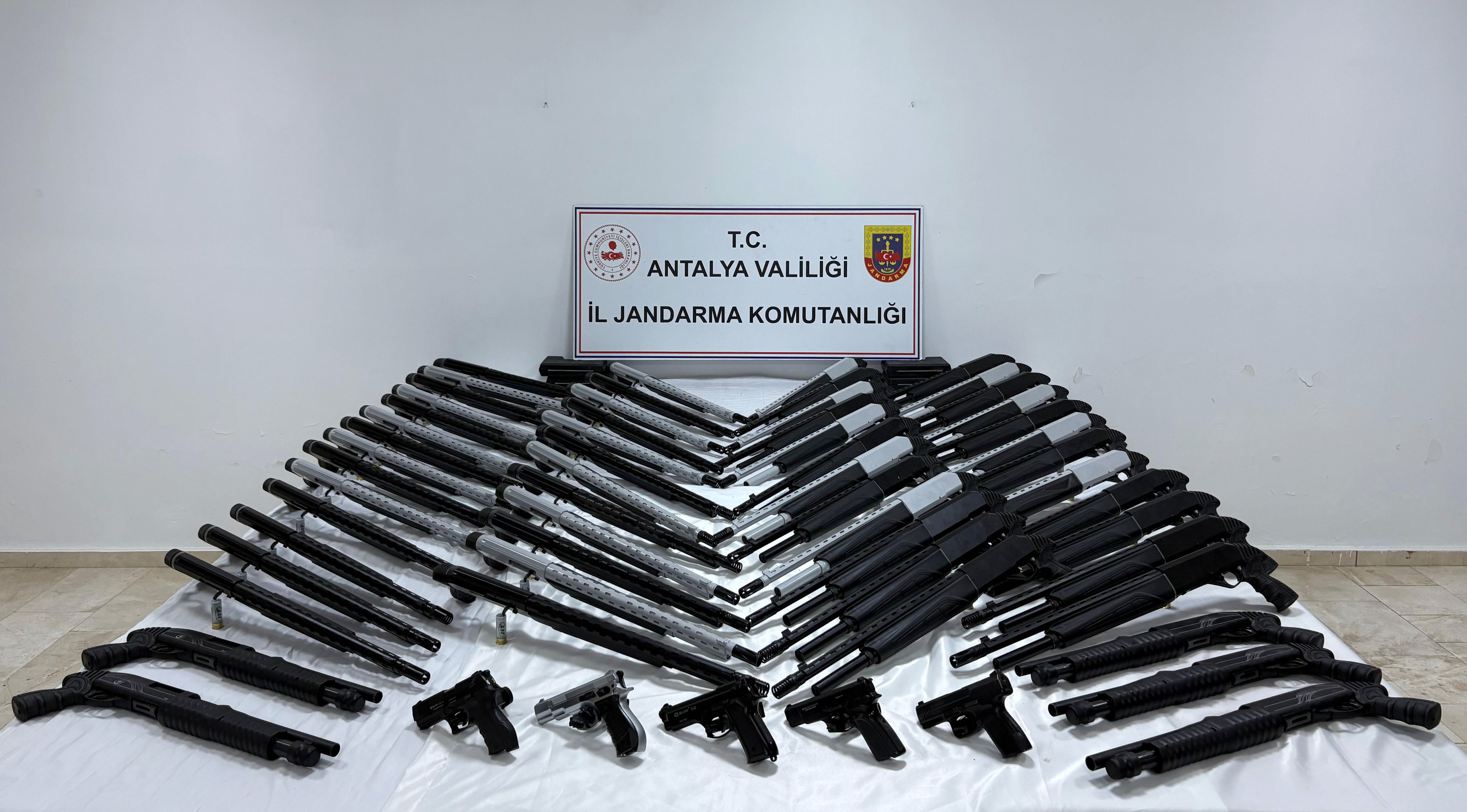 Jandarmadan ruhsatsız silah operasyonu