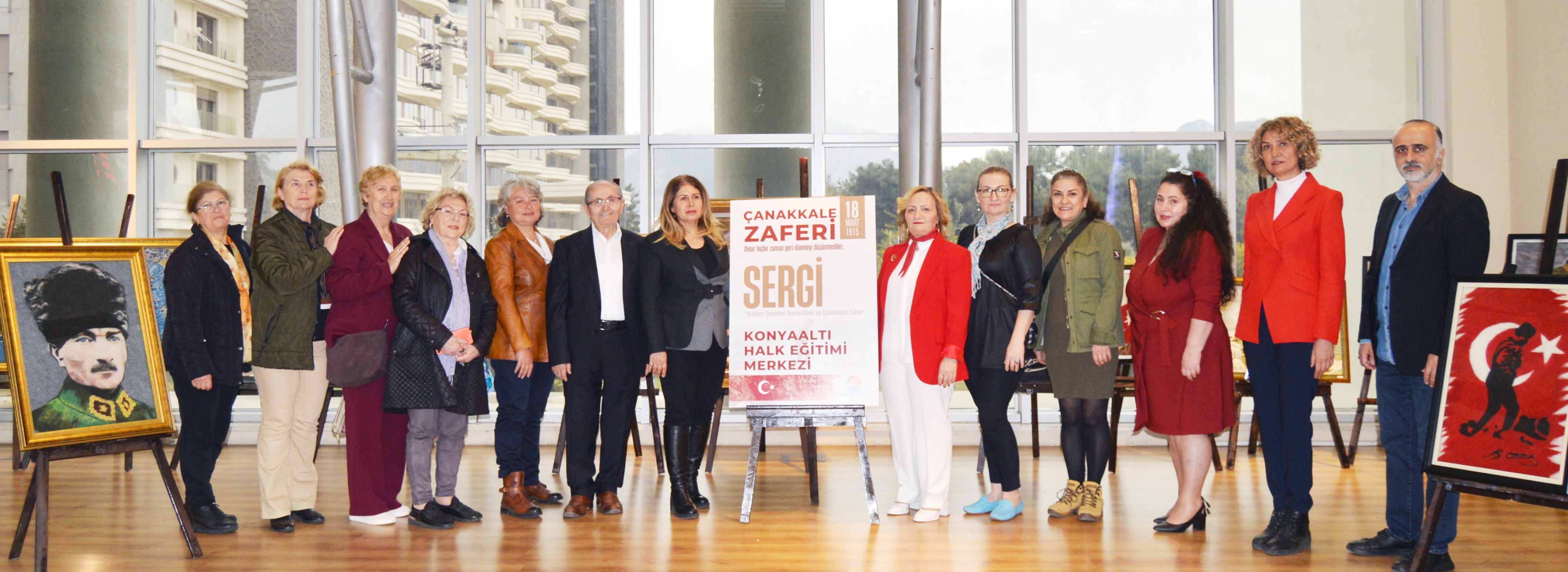 Şehitlere saygı sergisi