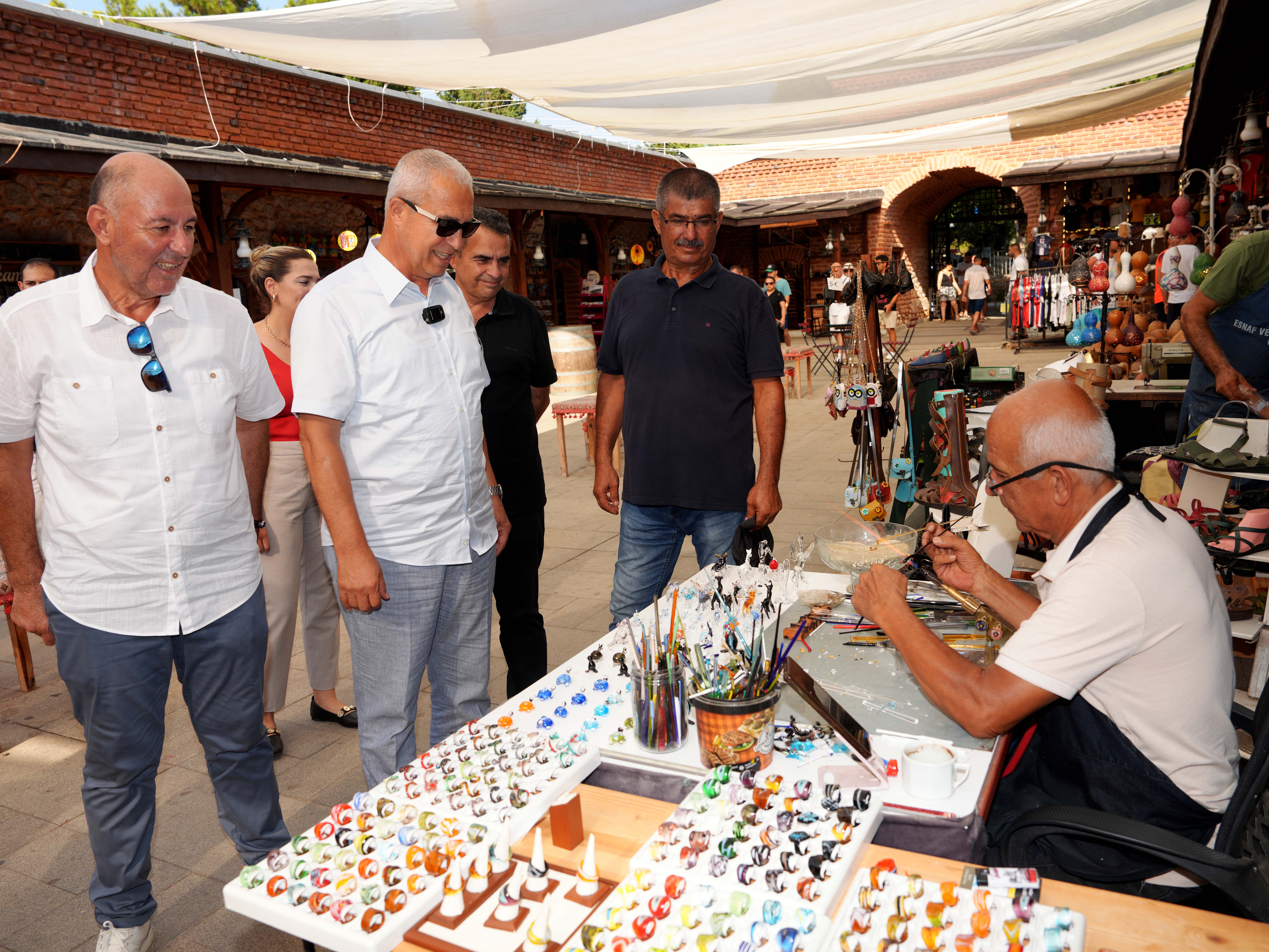 Alanya'da 'İpeğin İzinde' Sergisi