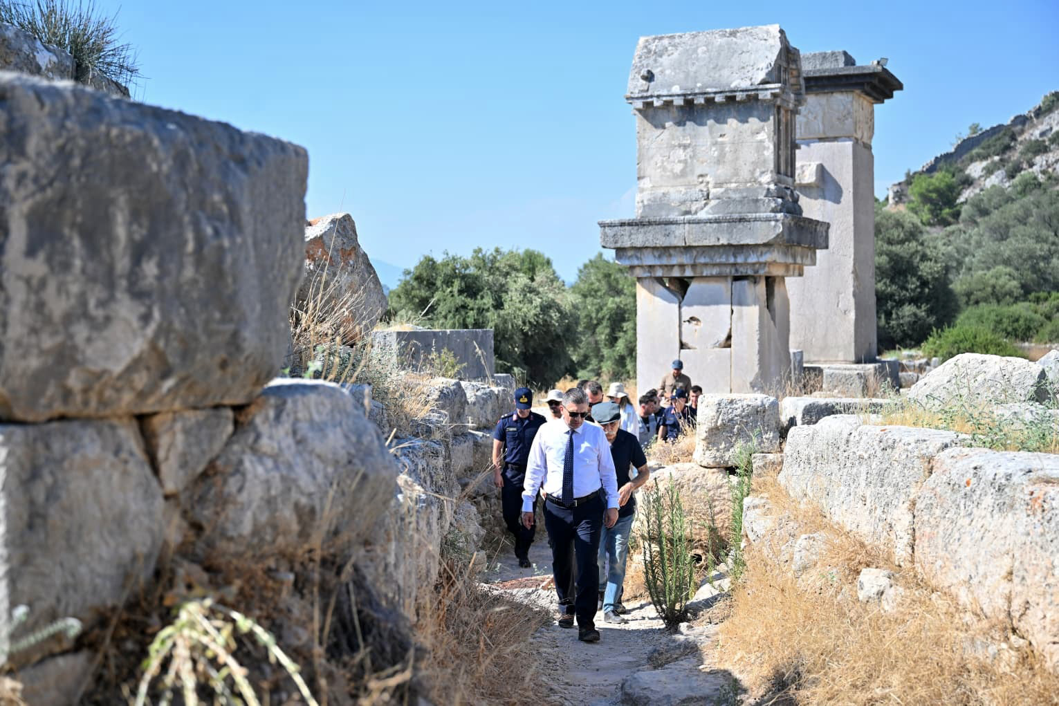 Vali Şahin'den Antik Kent İncelemesi