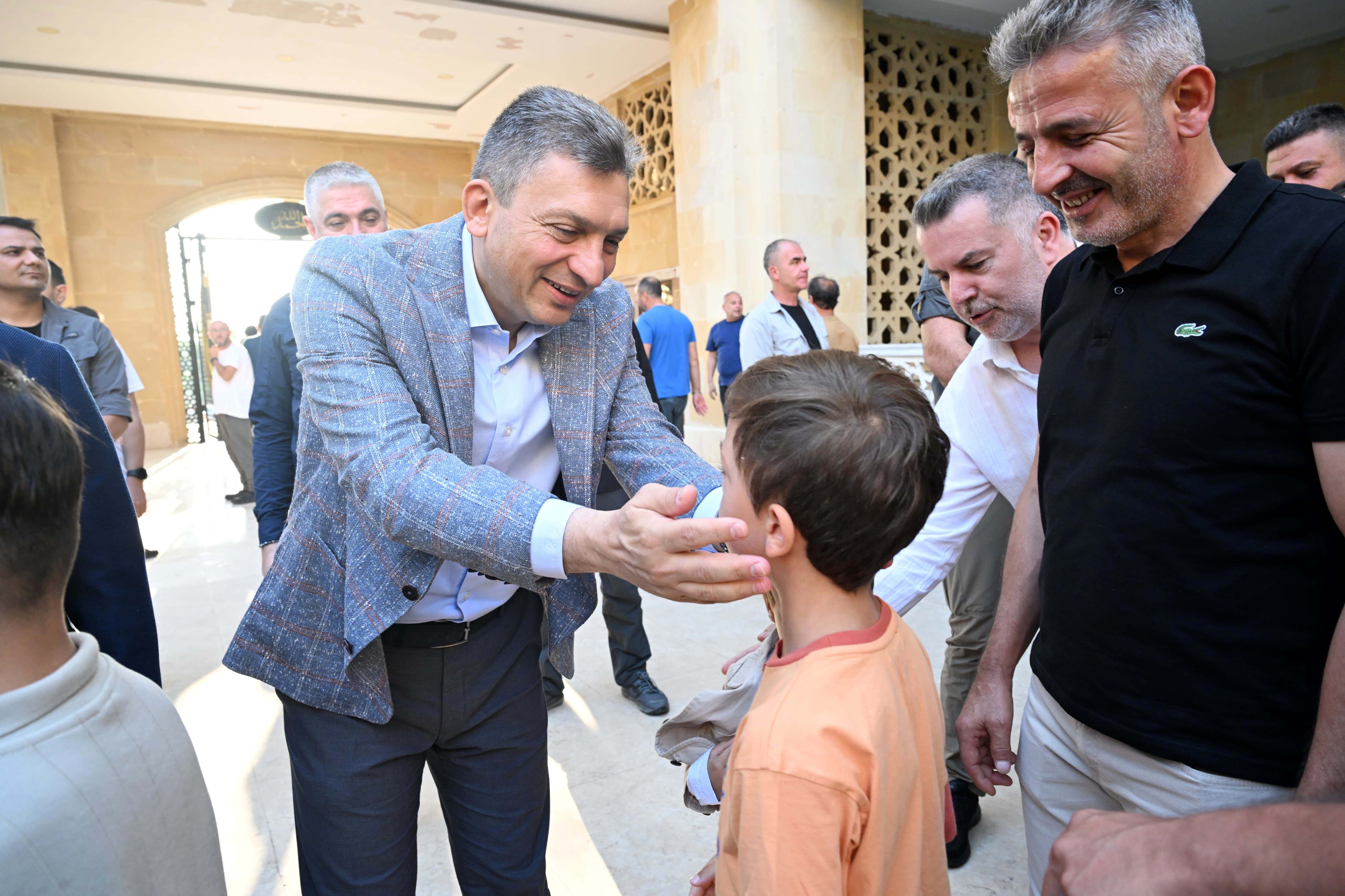 Vali Şahin Vatandaşlarla Bayramlaştı