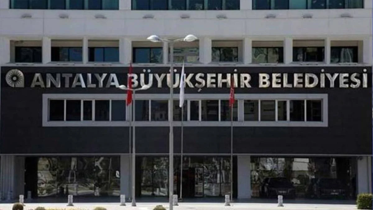 Antalya Büyükşehir'e 5 atama