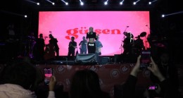 Eskişehir’de Gülşen’in ’29 Ekim’ konserini 50 bin kişi izledi