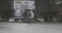 Antalya’da fırtınada tekne battı, uçaklar inemedi