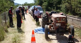 Hareket halindeki traktörden düşüp, yaşamını yitirdi