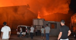 Manisa’da kuru gıda deposunda yangın