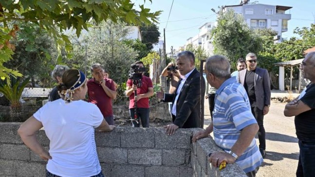 Bir mahalle diken üzerinde