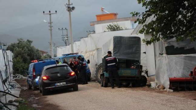 Kumluca’da 13 yaşında çocuk av tüfeğiyle oynarken kazara annesini vurdu