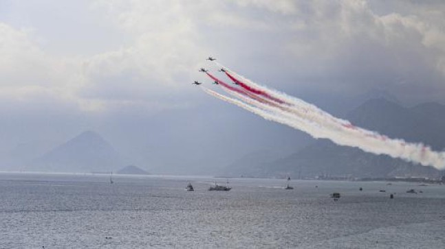 Türk Yıldızları’ndan Antalya’da gösteri