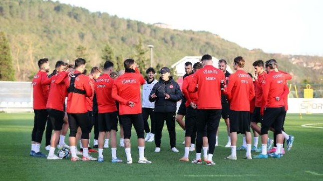 A Milli Futbol Takımı iki grup halinde çalıştı