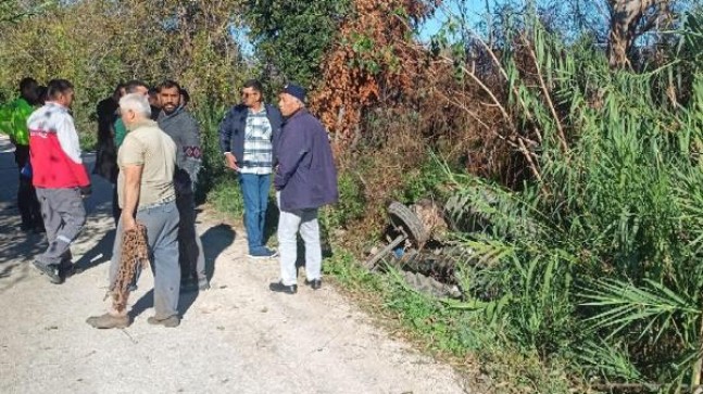 Traktör devrildi, sürücüsü yara almadan kurtuldu