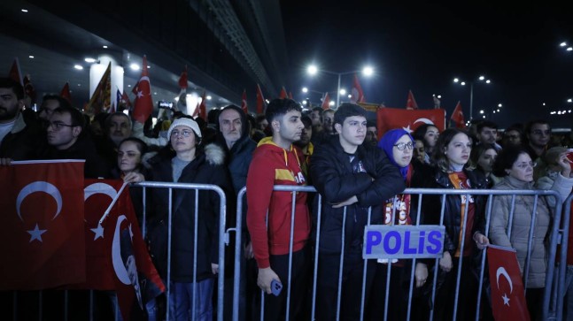 Galatasaray’a İstanbul’da coşkulu karşılama