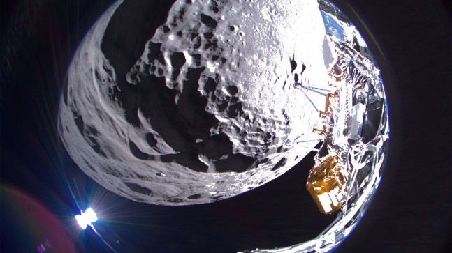 ABD’nin uzay aracı Ay’ın görüntüsünü paylaştı