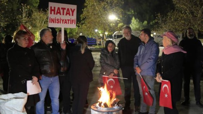 Depremin yıl dönümünde gökyüzüne dilek feneri bıraktılar