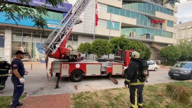 ANTALYA Kızılay’ın Batı Akdeniz Kan Merkezi binasında yangın