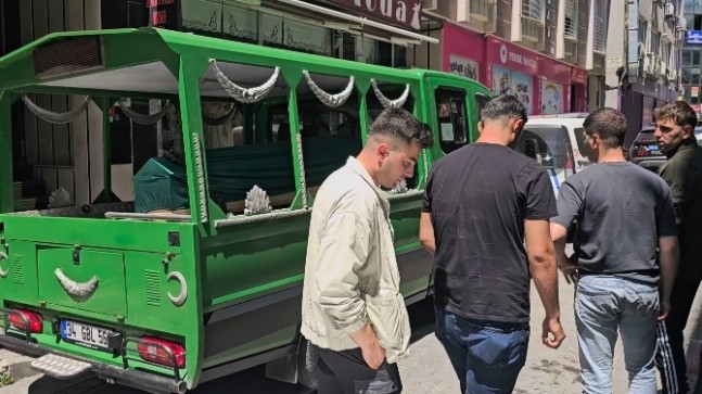 Bayrampaşa’da çevik kuvvet polisi evinde ölü bulundu