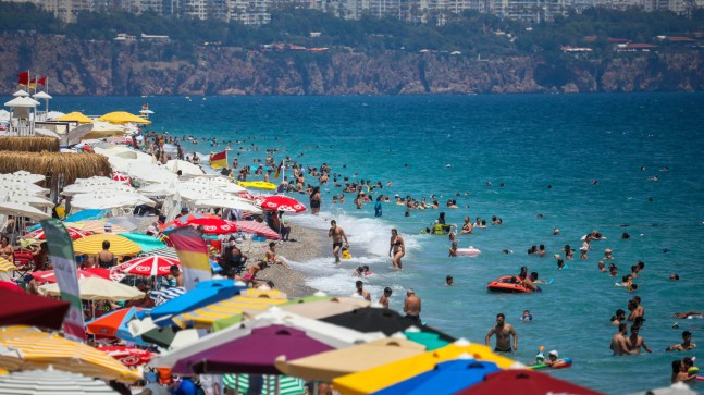 ANTALYA Turizmcilerden algı operasyonu açıklaması: Oteller boş değil