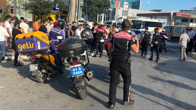 ‘Yol verme’ tartışmasında darbedilen motokurye, iki kardeşi bıçakladı