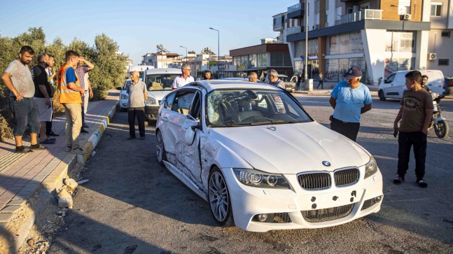 Midibüs, kamyonet, otomobil ve motorun karıştığı kazada 4 yaralı