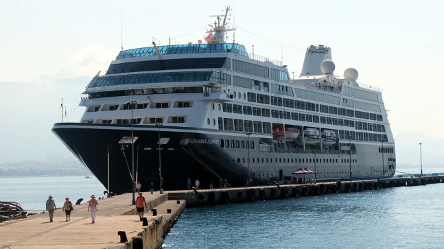 Alanya’ya kruvaziyerle 676 turist geldi