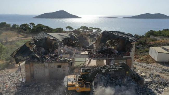 Kaş’ta kaçak yapı yıkım ihalesi ‘teklif veren olmadığı için’ 8’inci kez iptal edildi