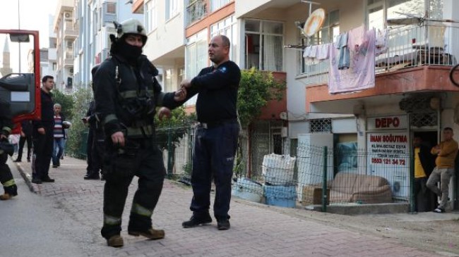 Yangında mahsur kalan yaşlı kadını itfaiye kurtardı