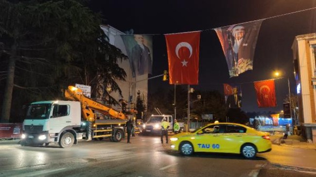 Beşiktaş Belediyesi, Suudi Arabistan Başkonsolosluğu’nun bulunduğu sokağa, ‘Çöl Kaplanı Medine Kahramanı Fahreddin Paşa’ yazılı pankartlar astı