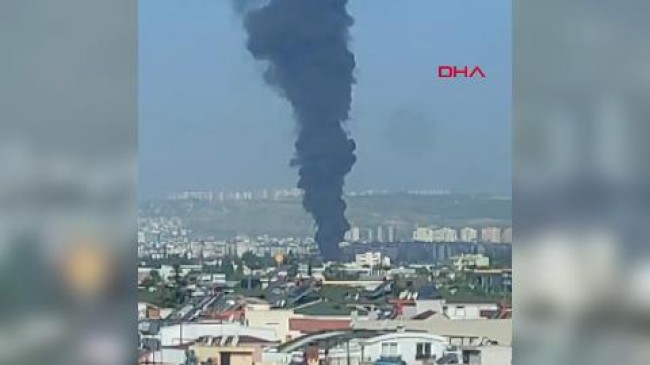 ANTALYA Depo bahçesinde yanan kasaların dumanı gökyüzünü kapladı