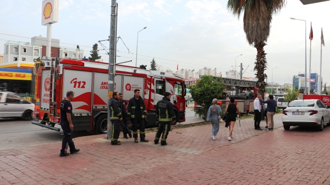 Bankanın elektrik panosunda yangın