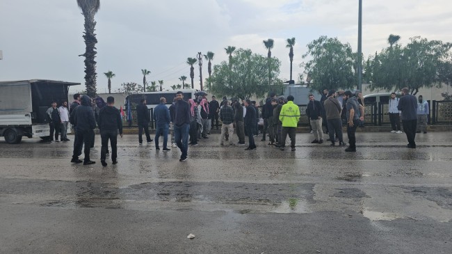 ADANA’da ABD Konsolosluğu önünde yolu kapatarak İsrail’i protesto ettiler