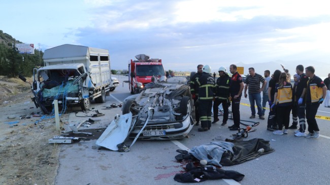 Nişan alışverişi dönüşü kaza: 3 ölü, 2 yaralı