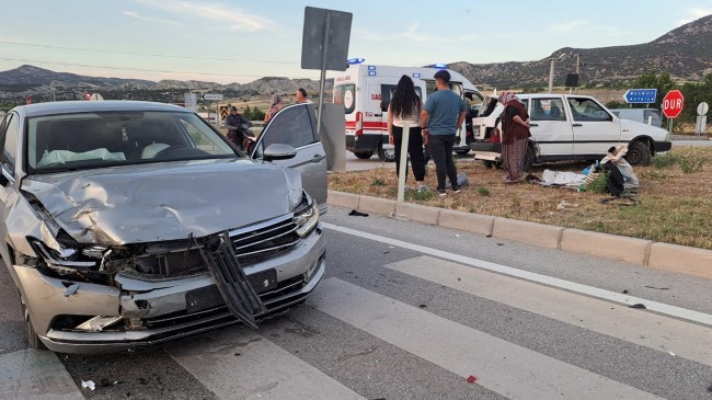 Otomobiller çarpıştı: 1 yaralı