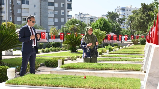 Kepez’de bayram öncesi şehit aileleri unutulmadı