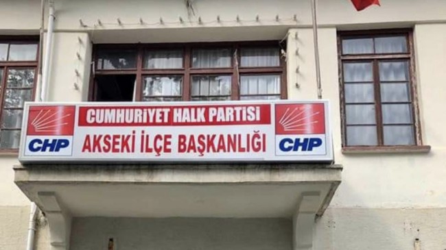 CHP Akseki yönetiminden 8 üye istifa etti