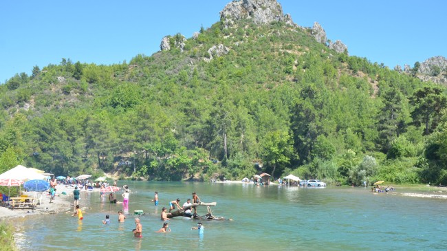 Irmakta boğulma tehlikesi atlattı