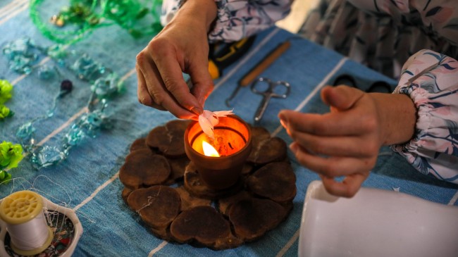 Plastik atıkları heykele dönüştürüyor