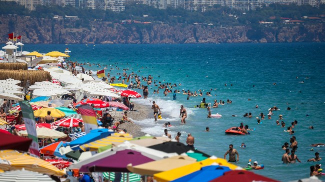 ANTALYA Turizmcilerden algı operasyonu açıklaması: Oteller boş değil