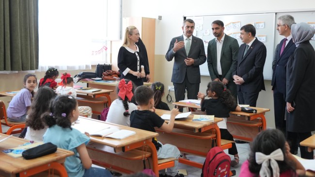 ANKARA Bakan Tekin’den, Gazzeli çocuklara ziyaret