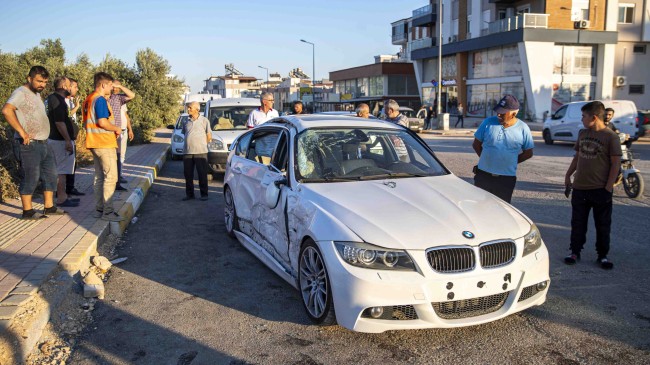 Midibüs, kamyonet, otomobil ve motorun karıştığı kazada 4 yaralı